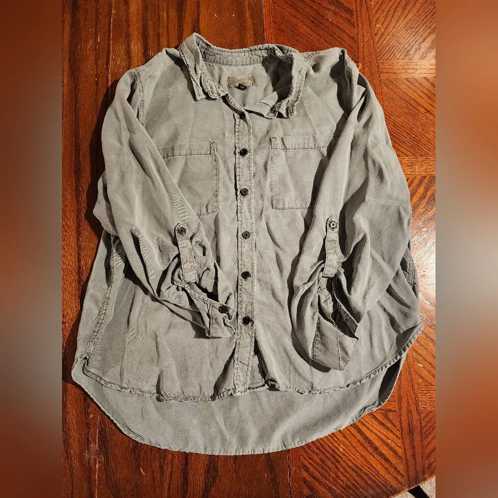 Universal Threads Button-up - Picture 2 of 4